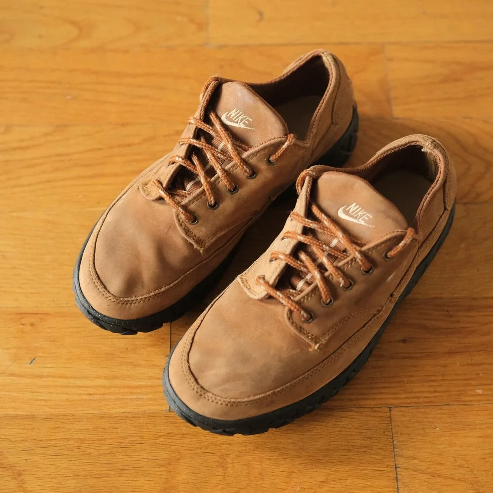 Nike ACG Hiking Shoes Mens 7 Brown Nubuck Leather Low Top Gorpcore 685045-221